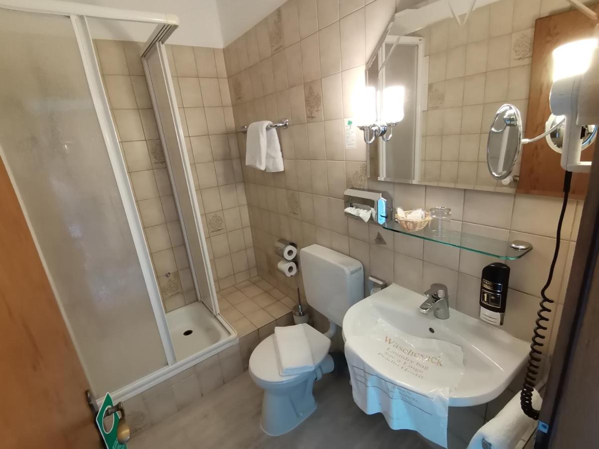 Hotel Kitzinger Hof An Der B8 كيتسينغن المظهر الخارجي الصورة
