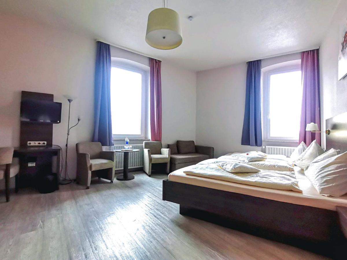 Hotel Kitzinger Hof An Der B8 كيتسينغن المظهر الخارجي الصورة