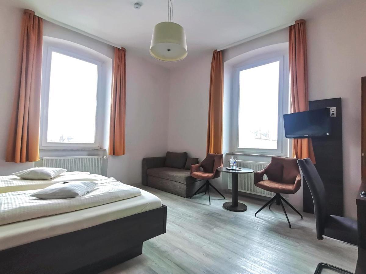 Hotel Kitzinger Hof An Der B8 كيتسينغن المظهر الخارجي الصورة