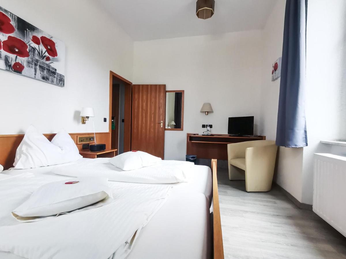 Hotel Kitzinger Hof An Der B8 كيتسينغن المظهر الخارجي الصورة