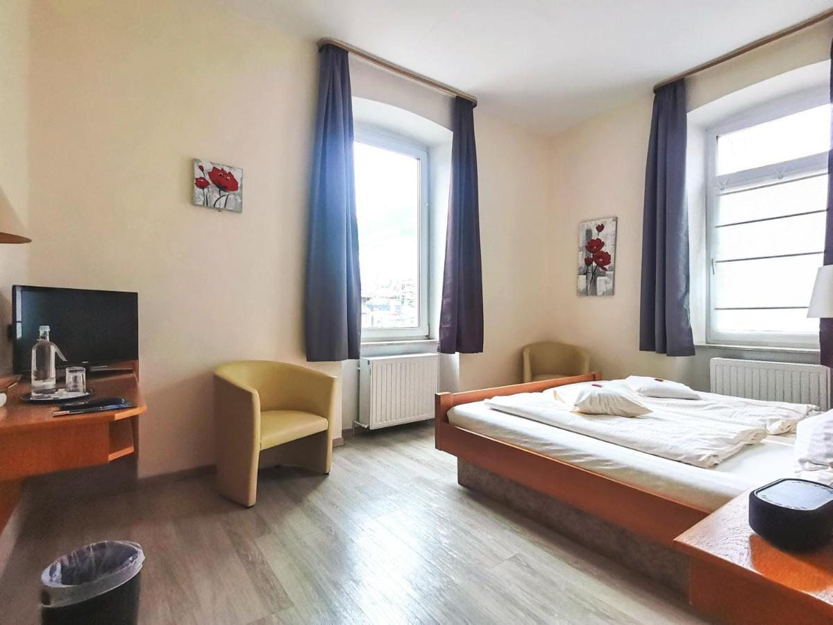 Hotel Kitzinger Hof An Der B8 كيتسينغن المظهر الخارجي الصورة