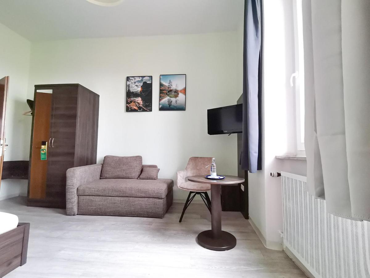 Hotel Kitzinger Hof An Der B8 كيتسينغن المظهر الخارجي الصورة