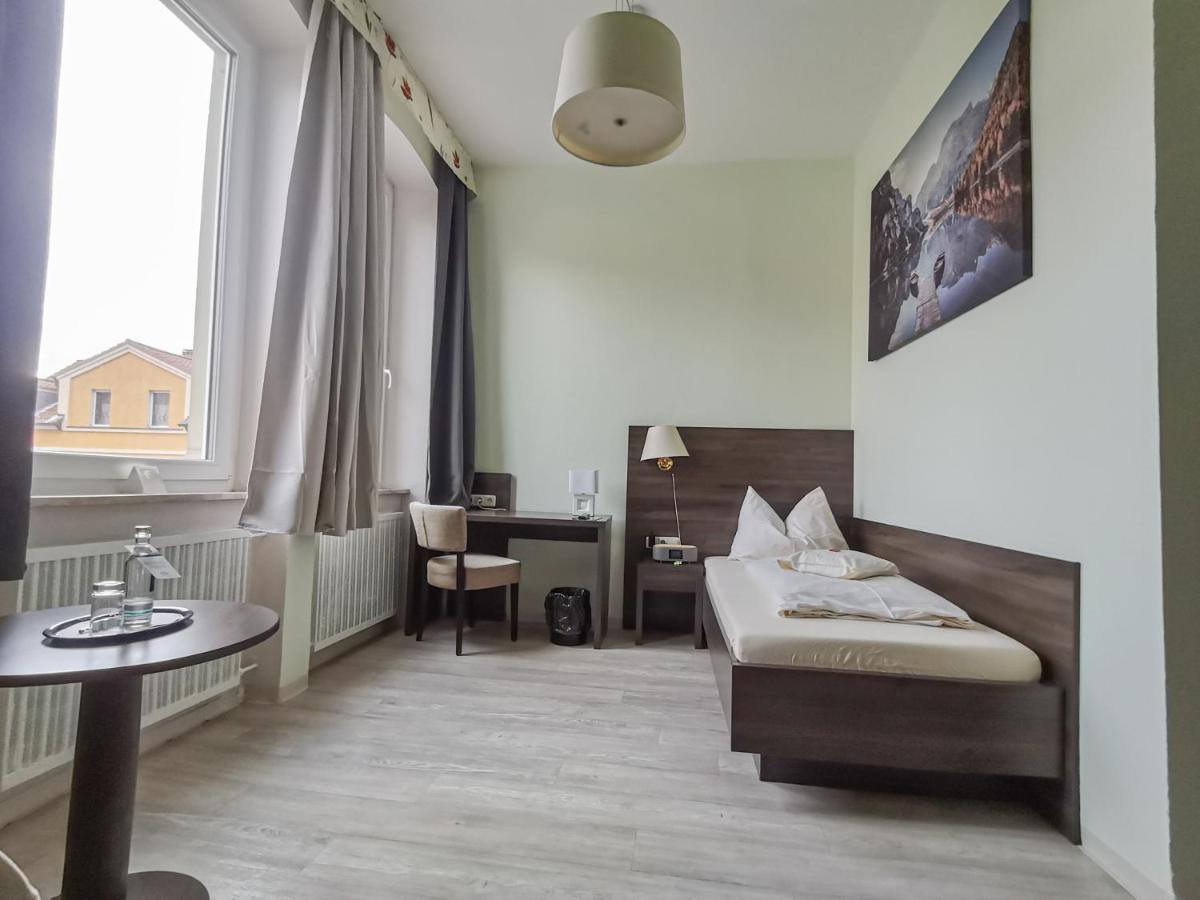 Hotel Kitzinger Hof An Der B8 كيتسينغن المظهر الخارجي الصورة